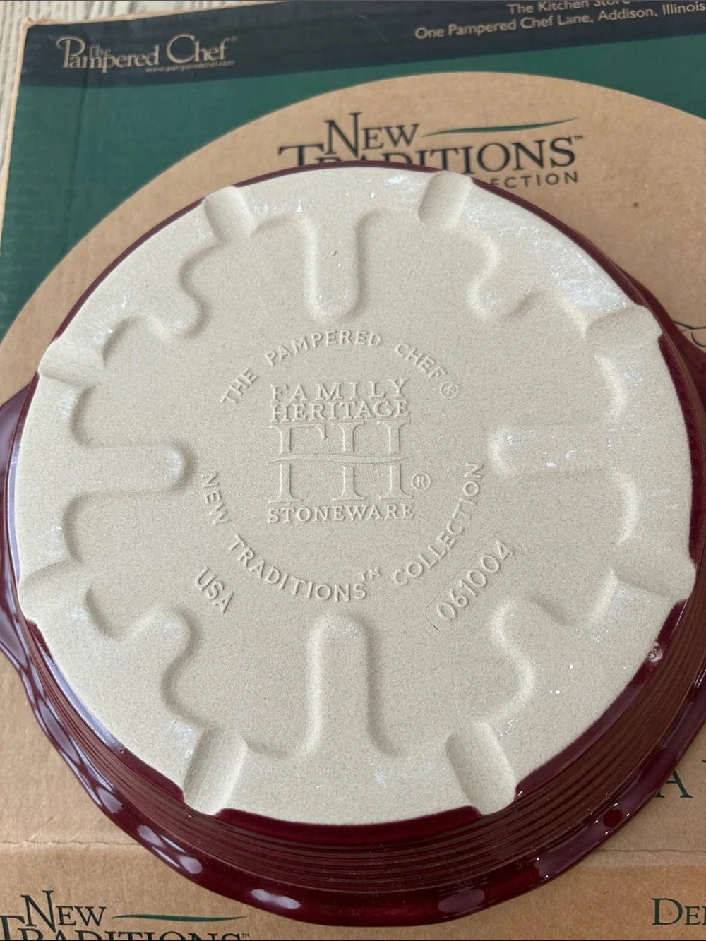 The Pampered Chef Cranberry Trim Cream Deep Dish Pie Plate